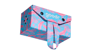 Trouble deciding which pair of shades to wear? No worries! Our Roll With It case gives you the freedom to tote multiple pairs with you wherever you go! Featuring a vibrant pink and blue tropical design, this firm case holds four pairs of sunnies.
