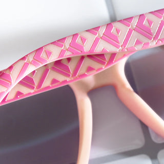 These amazing shades are the real deal. Super-stylish & perfect for all your adventures! Be the envy of your friends this summer season in these goodr sunglasses!