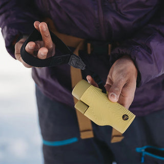 Built to go everywhere you do, the Field Tube is waterproof with a IPX7 rating and fogproof with nitrogen-filled internal chambers, so you never miss a moment of action.

&nbsp;Featuring an oversized focus wheel for easy one-handed focusing and a rugged no-slip grip, you won’t ever want to put it down. Fully multi coated lenses plus a 7 piece (5 group) optical system allows for the best possible viewing experience.