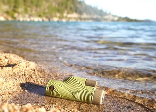 Built to go everywhere you do, the Field Tube is waterproof with a IPX7 rating and fogproof with nitrogen-filled internal chambers, so you never miss a moment of action.

&nbsp;Featuring an oversized focus wheel for easy one-handed focusing and a rugged no-slip grip, you won’t ever want to put it down. Fully multi coated lenses plus a 7 piece (5 group) optical system allows for the best possible viewing experience.