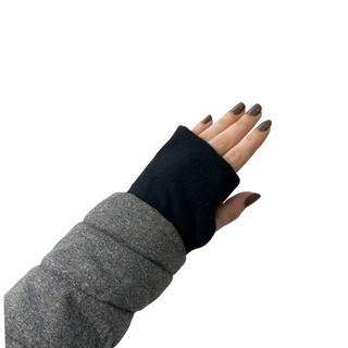 
Thermal Snow Sleeves® are a soft, warm wrist gaiter designed to be worn as fingerless gloves.  

Ideal for chilly fall and spring days, driving, computer work, skiing, hiking and more.
Insulating micro fleece fabric.
Specially placed thumb hole designed for extra hand coverage.
Recommended for ages 12 and older.
